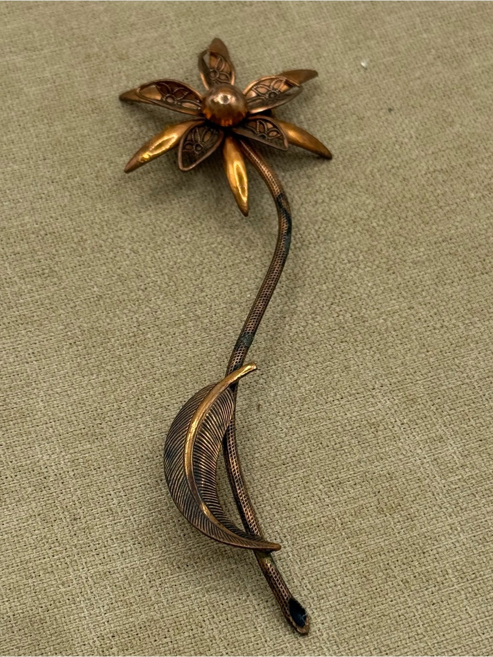 Vintage 1960s Floral Daisy Starburst Copper Metal Pin Brooch 4.5x1.5